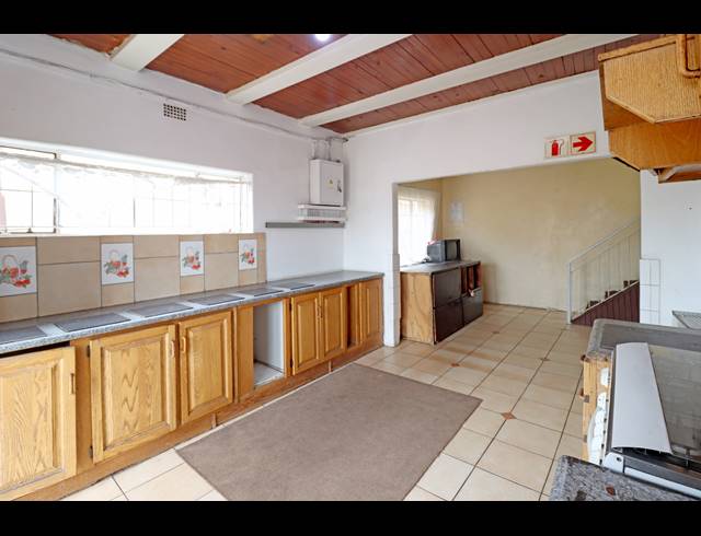 13 BEDROOM HOUSE FOR SALE IN HURST HILL